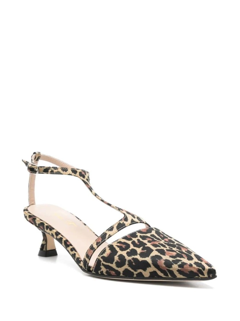 Anna F . Chanel Pointed Toe Kitten Heel Shoes