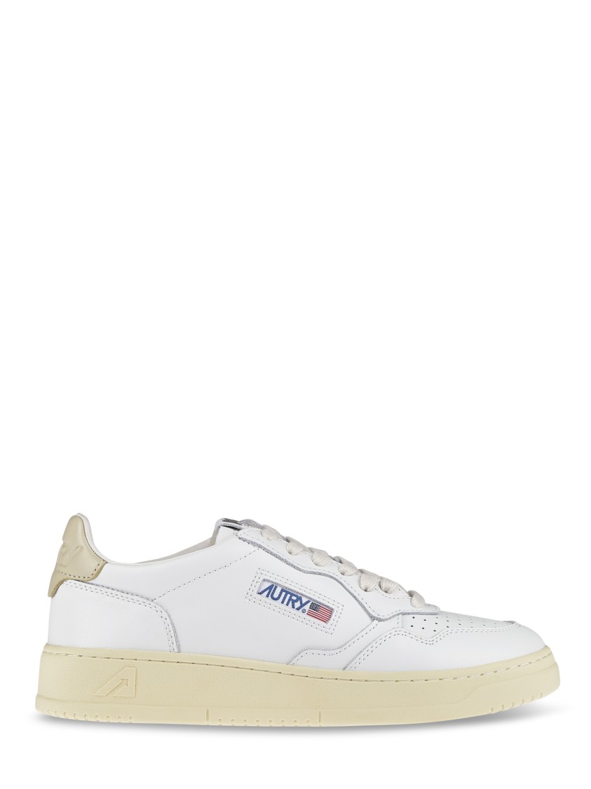 Autry Low-top Smooth Leather Sneakers With Contrasting Heel Tab In White