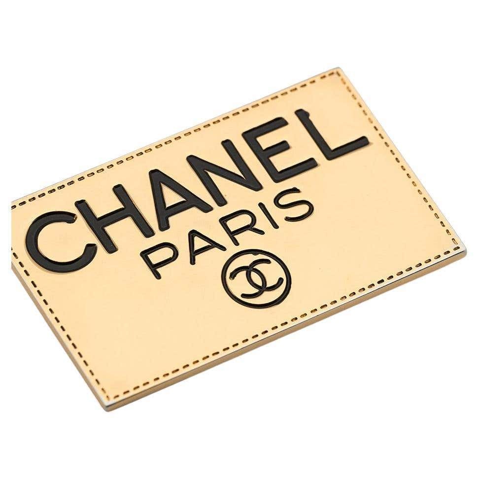 Pre-owned Chanel Gold-plated Logo-engraved Plate Brooch