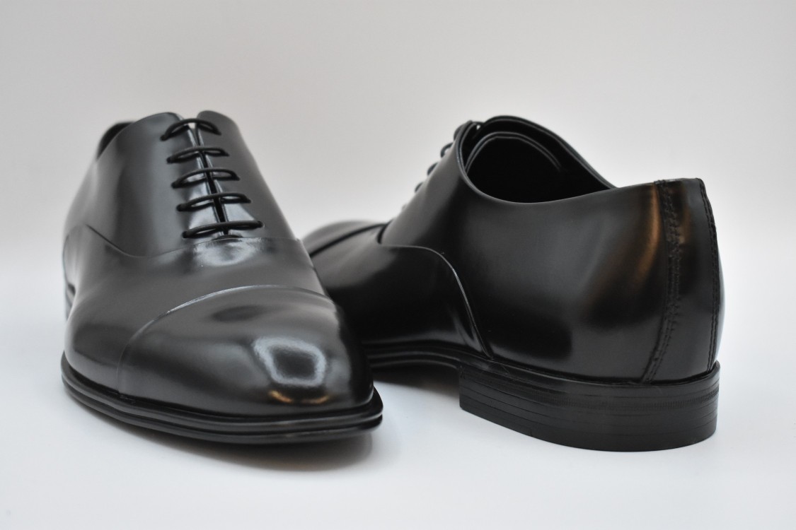 Corvari Polished Lace-up Flat Shoes In Black