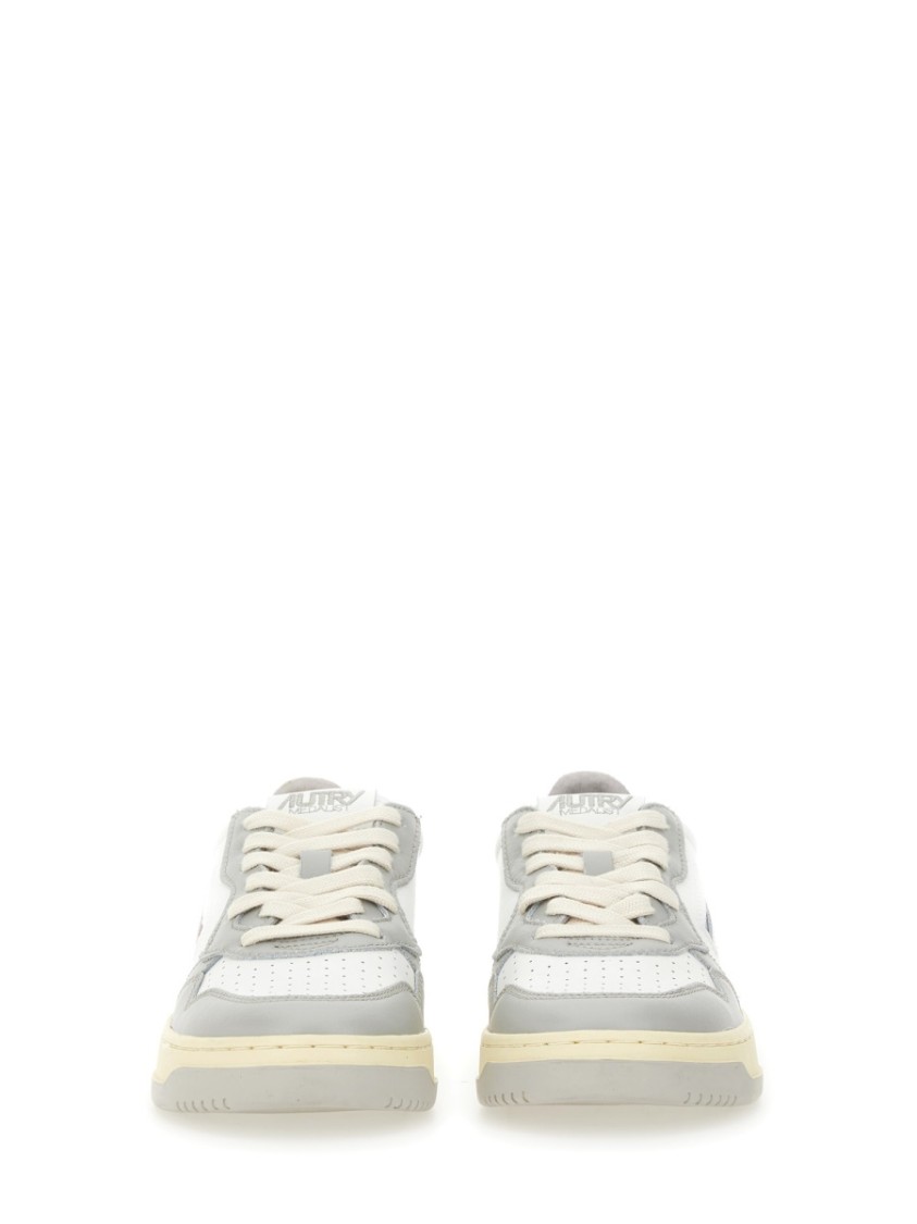 Shop Autry "medalist Low" Sneaker
