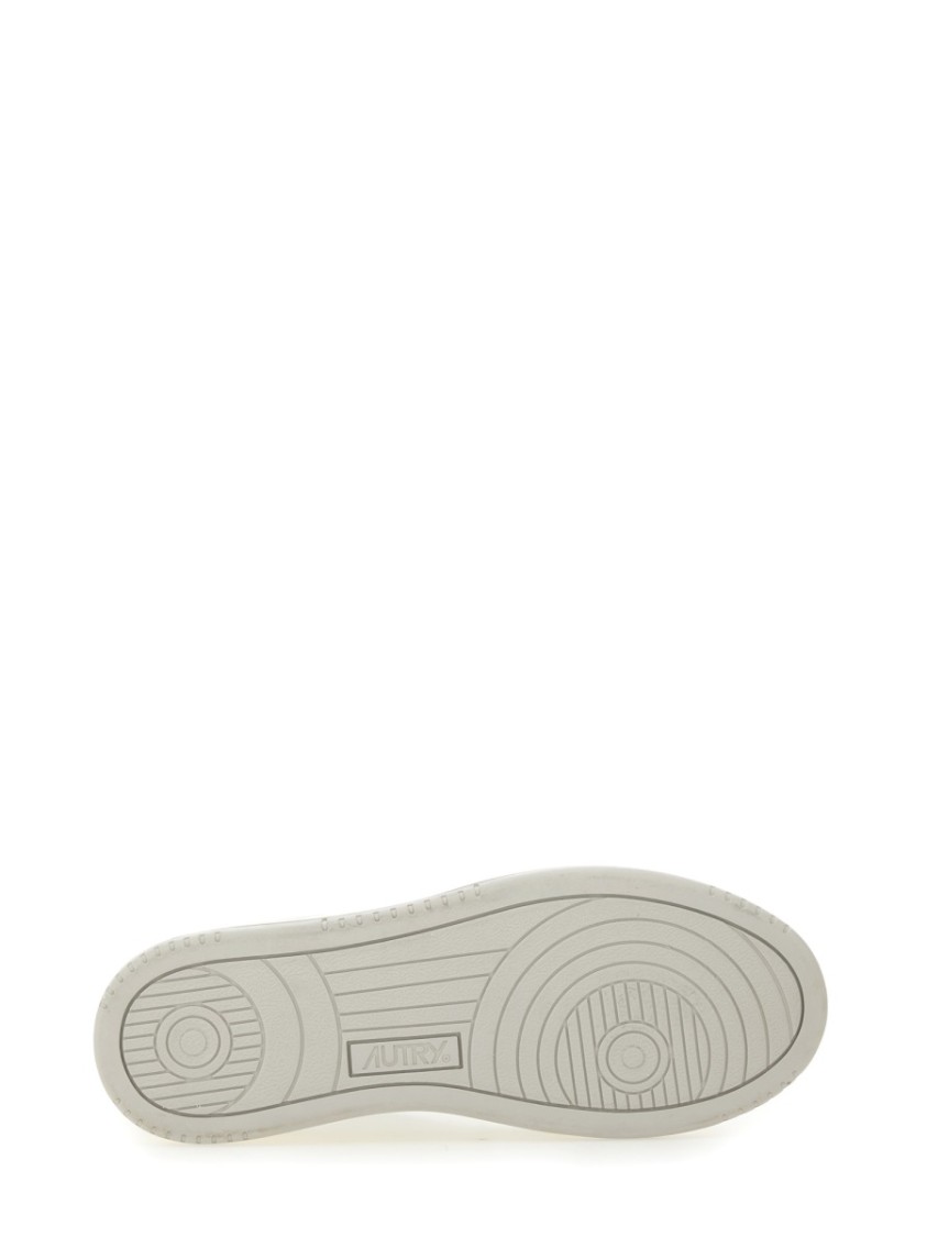 Shop Autry "medalist Low" Sneaker