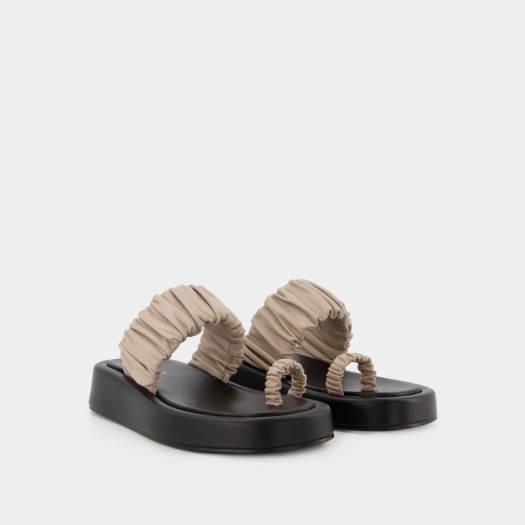 サンダル・ミュール Amor Platform Slides - Elleme - Taupe/Black - Leather Elleme Amor Platform Slides - Taupe/Black - Leather | THE LIST
