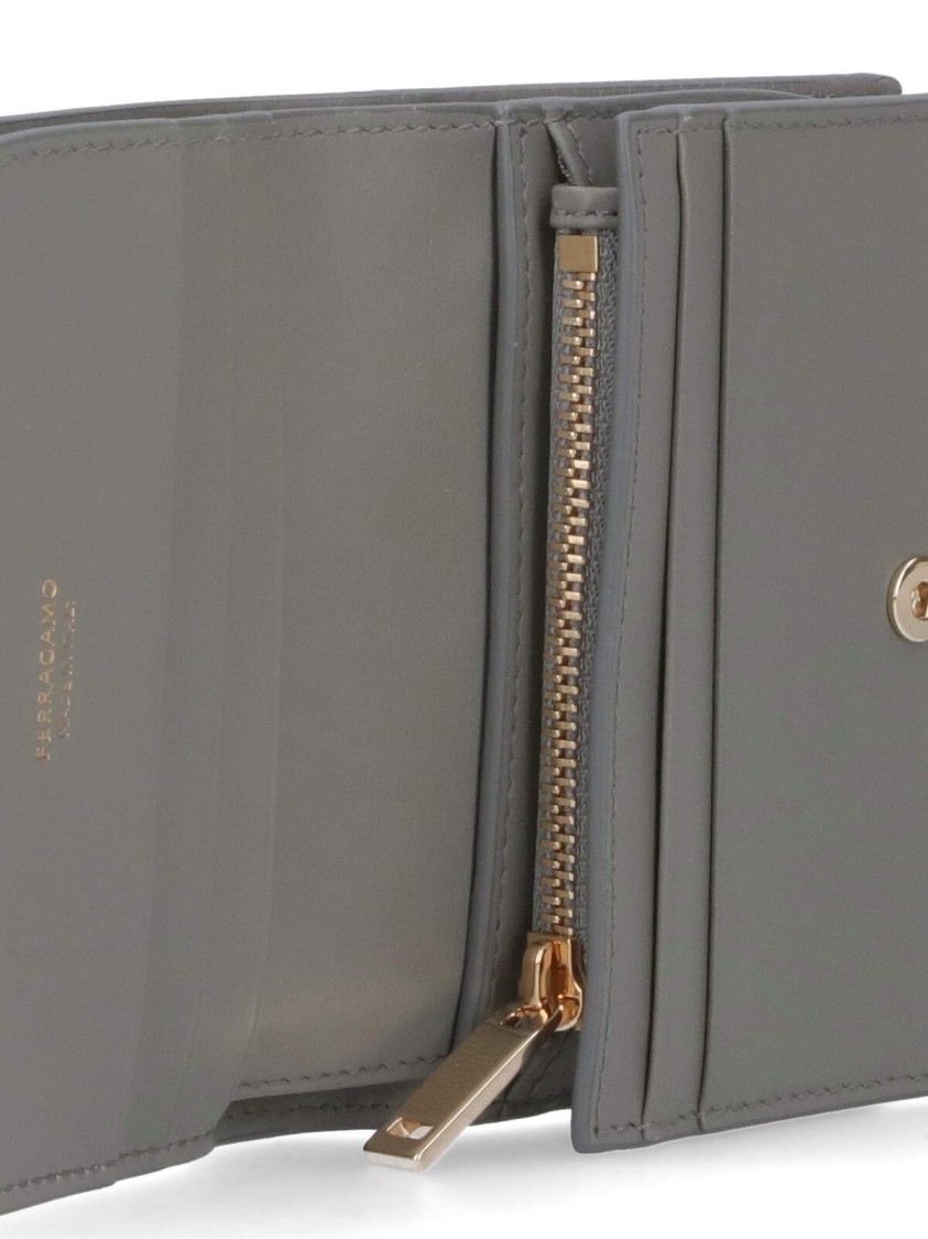 Ferragamo Compact 'hug' Wallet – Grey