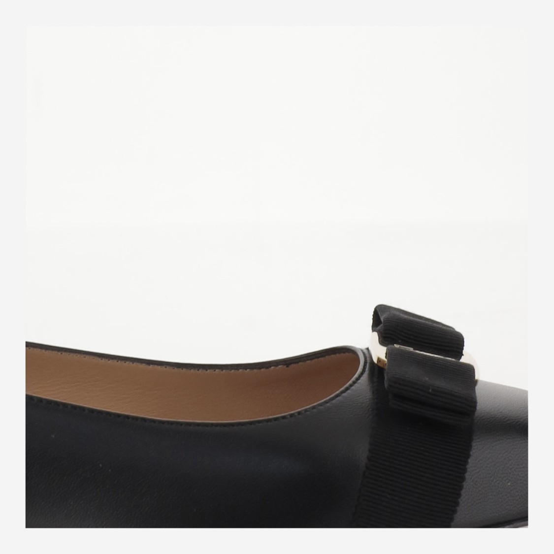Ferragamo Ballet Flat Varina In Black