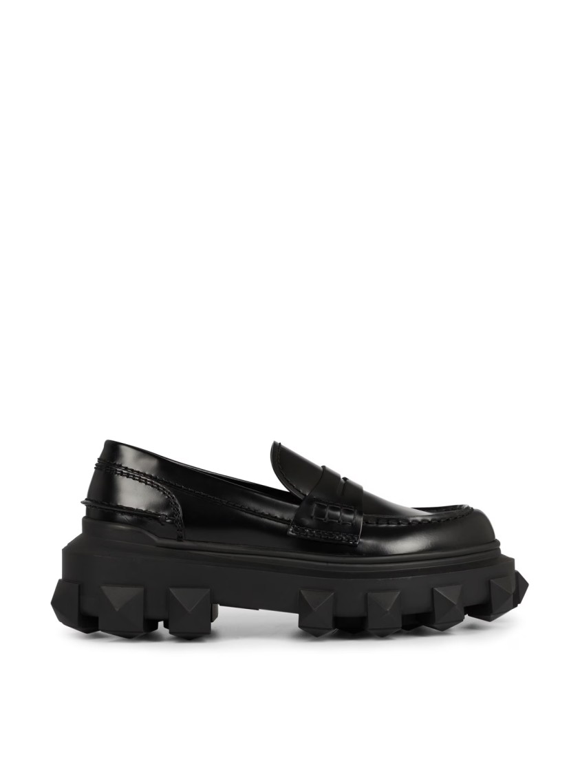 Valentino Garavani Trackstud Loafers In Black