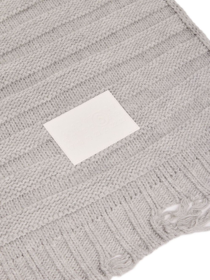 Mm6 Maison Margiela Mm6 By Maison Margiela Textured Ribbed Grey Scarf With Branded Patch In White