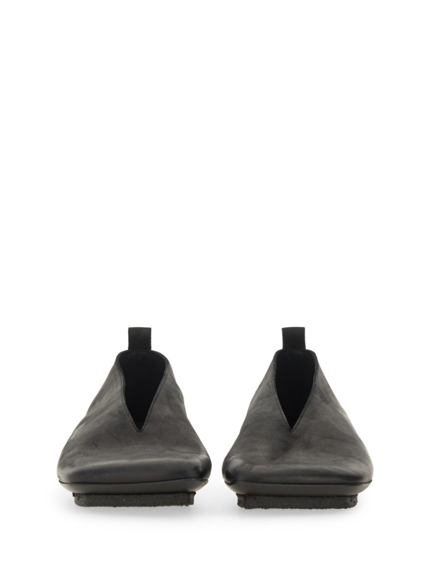 Shop Uma Wang Stone Ballerina In Black