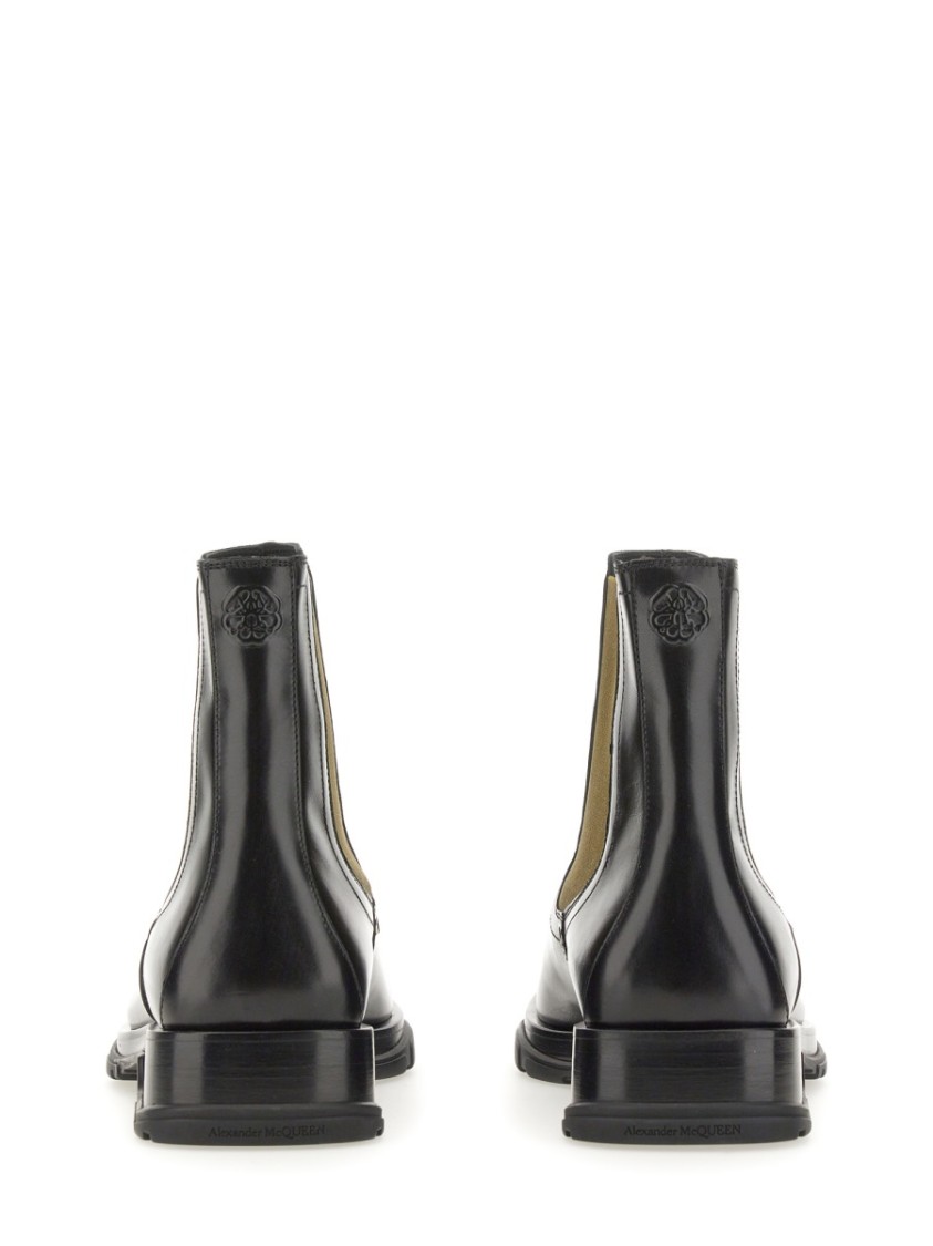 Alexander Mcqueen Timeless 3cm Heel Beatle Boot For Men In Black