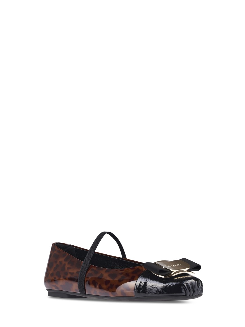 Ferragamo Glossy Patent Flats With Leopard Print And Decorative Bow In Black