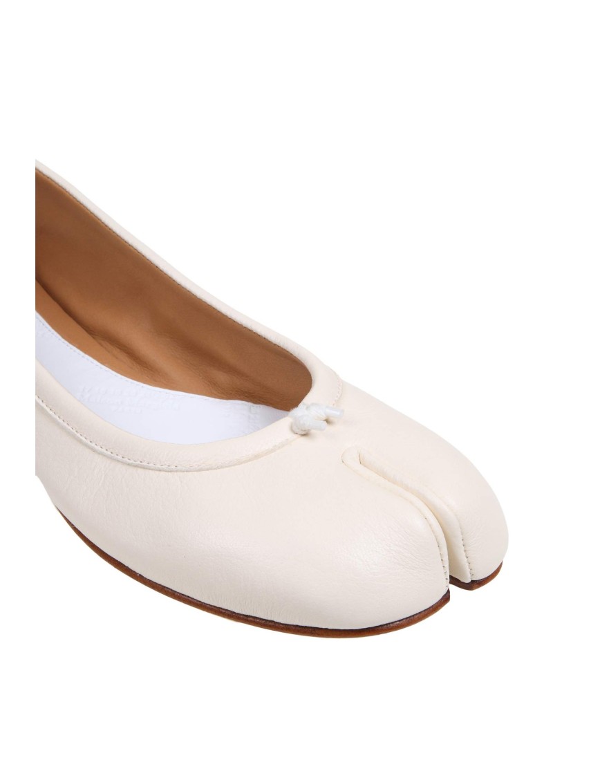 Shop Maison Margiela Milk Leather Tabi Ballerina In Neutrals