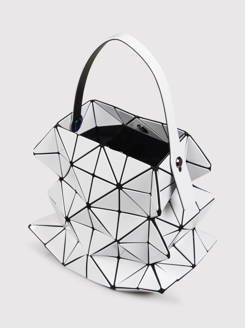 BAO BAO ISSEY MIYAKE BEYOND 新品未使用 BAO BAO ISSEY MIYAKEが新作バッグ「BEYOND」を発表平面から立体
