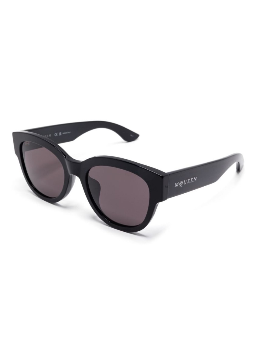 ALEXANDER MCQUEEN ALEXANDER MCQUEEN OVERSIZED BLACK SUNGLASSES WITH ANGULAR DESIGN 