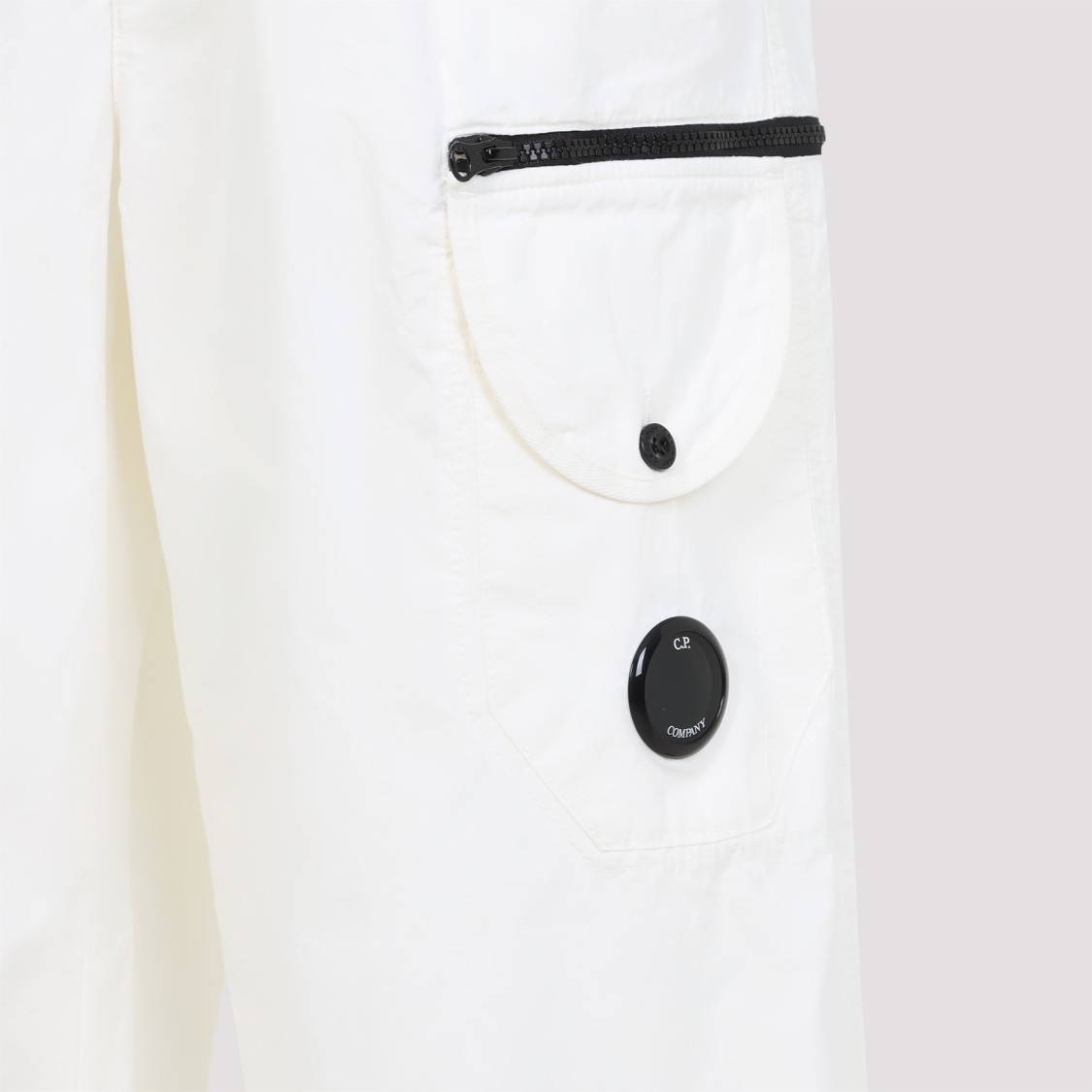 C.p. Company C.p.company Microreps Boxy Cargo Pants In White