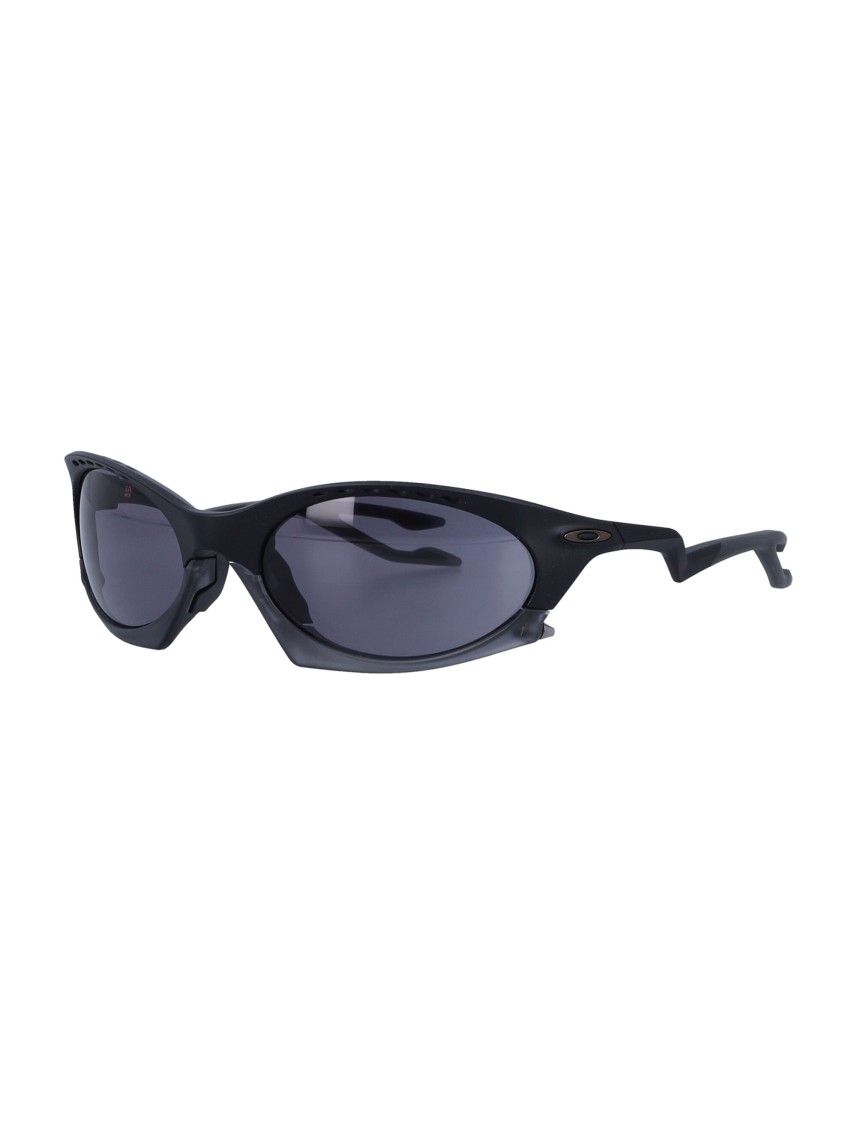 Oakley Cat-eye Frame Sunglasses With Mirror Lenses In Gray
