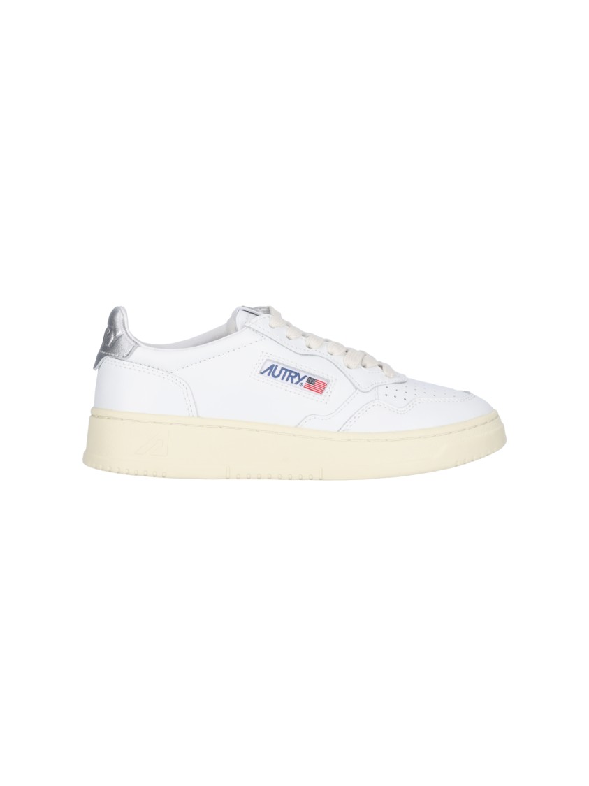 Shop Autry Medalist 01 Low Sneakers – White