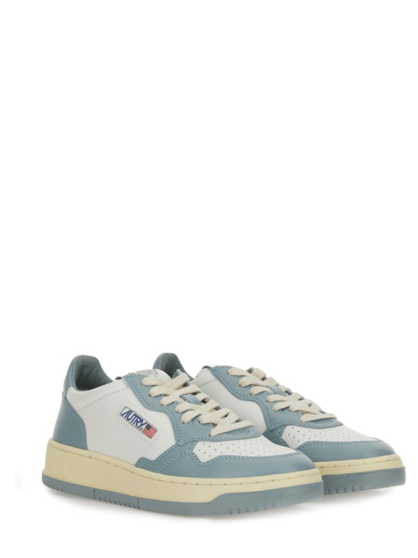 Autry Medalist Low Sneakers Light Blue In White