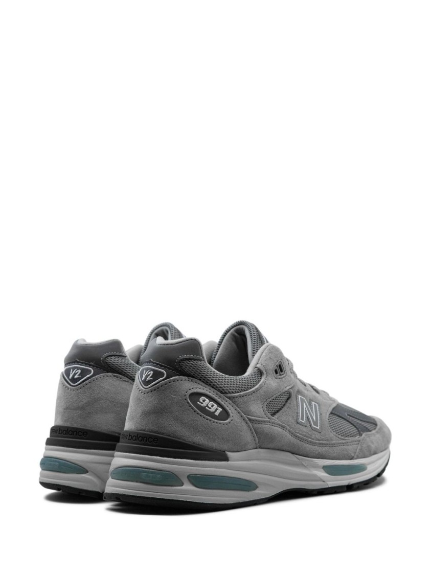 New Balance Versatile Grey Sneakers With Suede In White