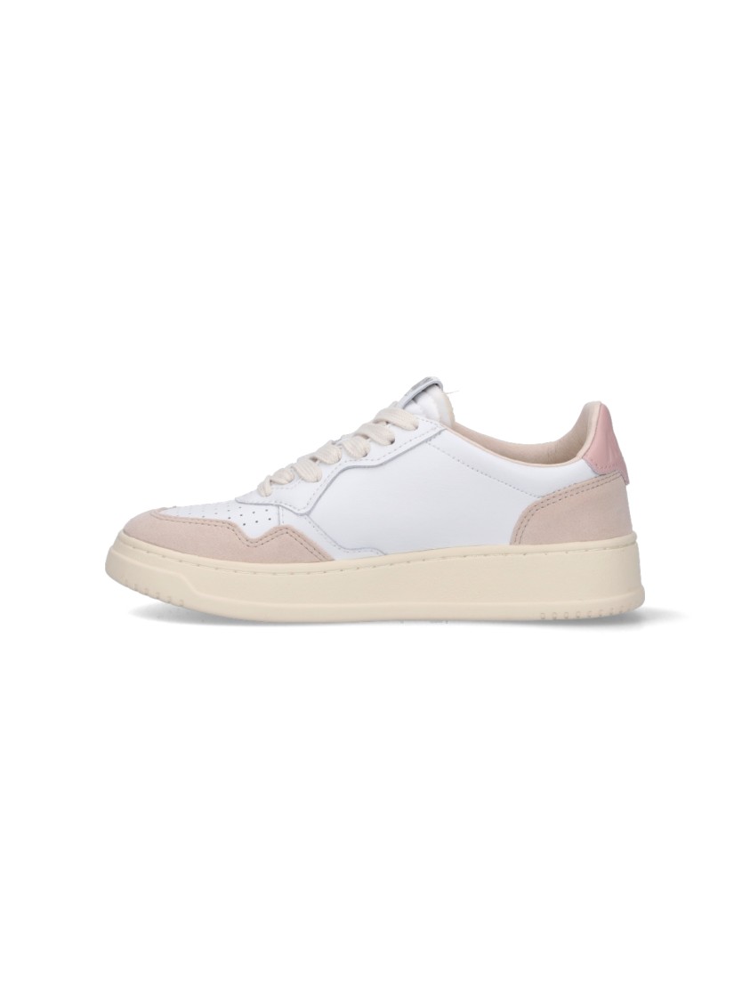 Shop Autry Medalist 01 Low Sneakers – White