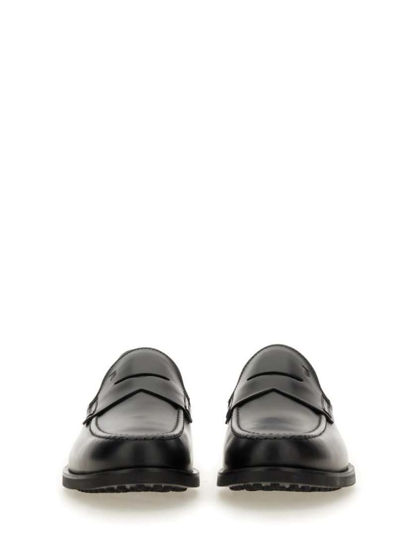 Tod's Smooth Leather Moccasin Loafers With Subtle Stitching In Black