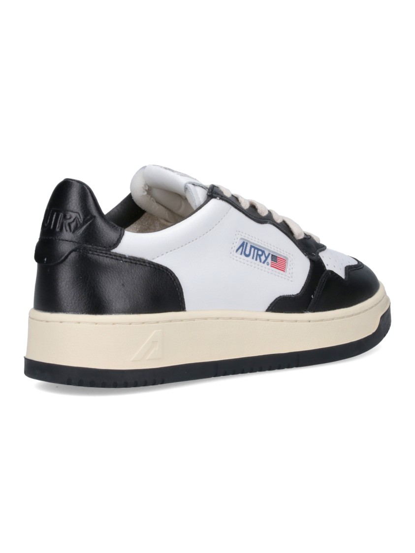 Autry 'medalist' White And Black Low Top Sneakers With Logo Patch