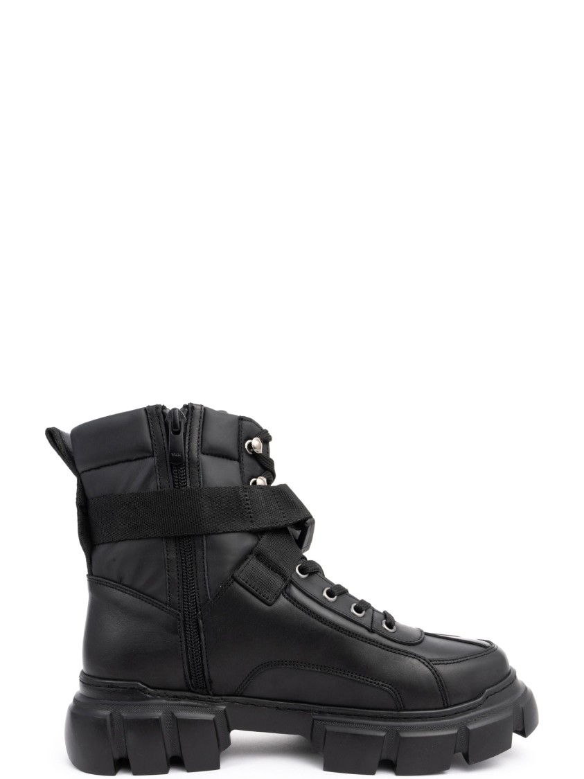 Sergio Moretti Chunky Sole Ankle Boots With Lace-up Detail In Black