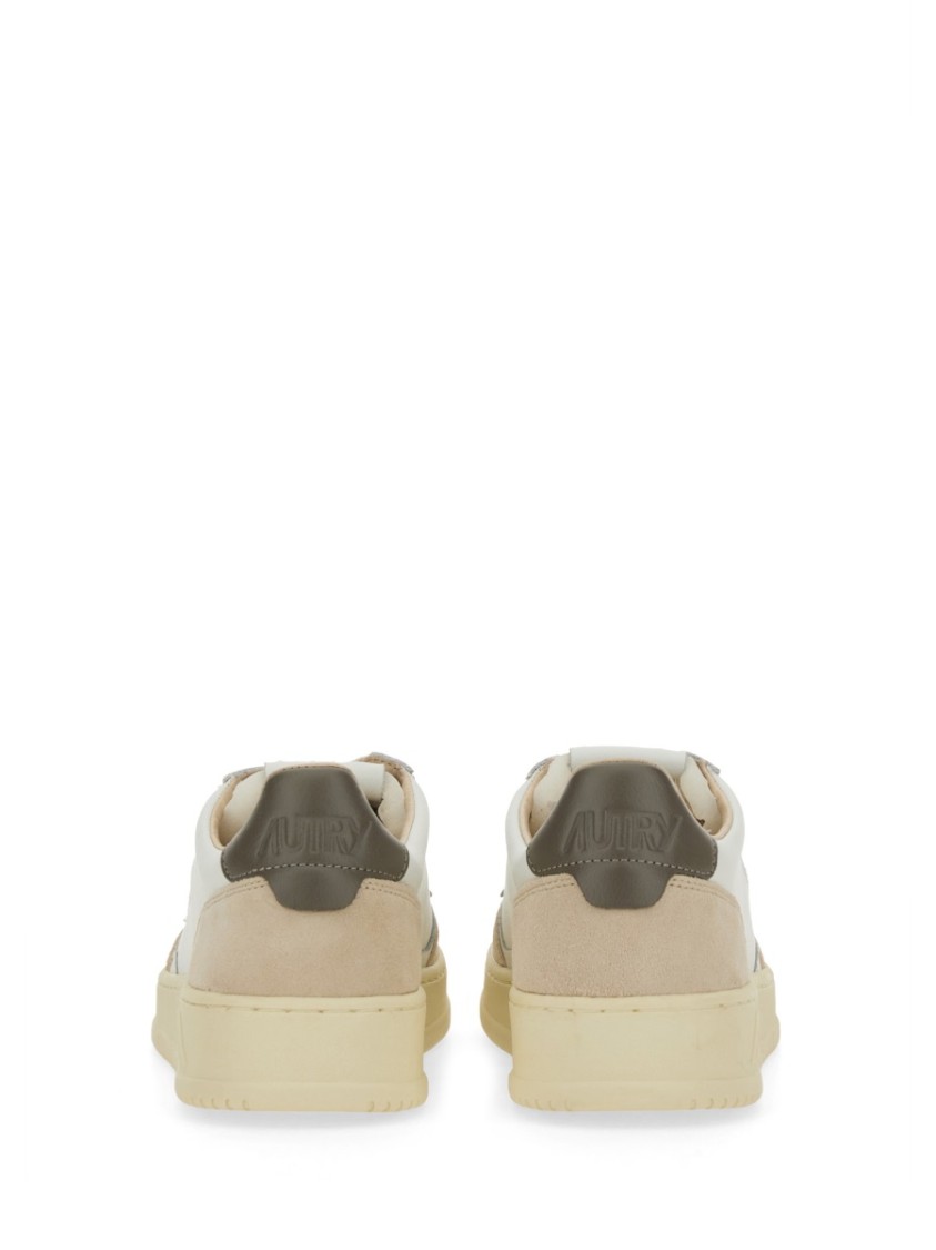 Autry Medalist Low-top Sneakers With Smooth In Neutral