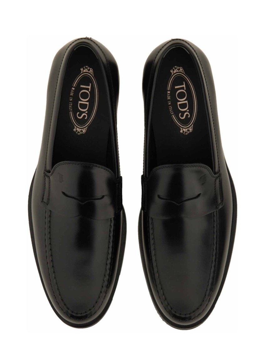 Tod's Smooth Leather Moccasin Loafers With Subtle Stitching In Black
