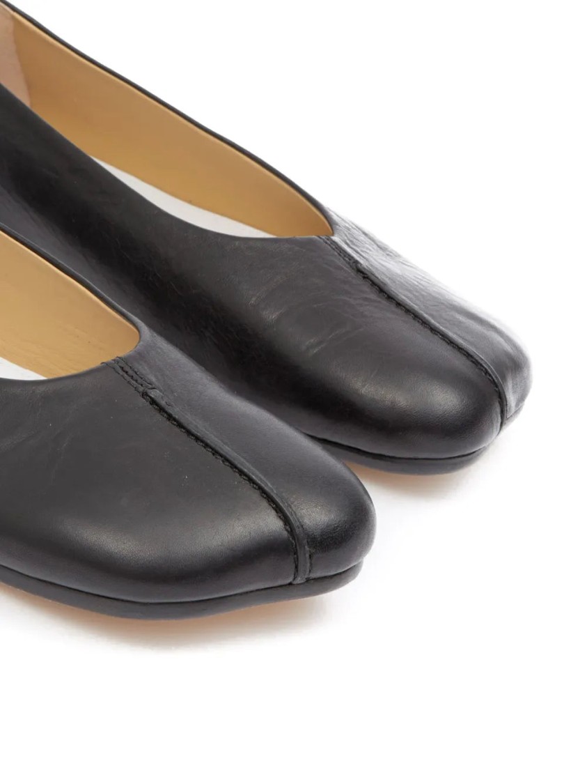 Shop Mm6 Maison Margiela Mm6 By Maison Margiela Stitch-out Leather Ballerina Shoes In Black