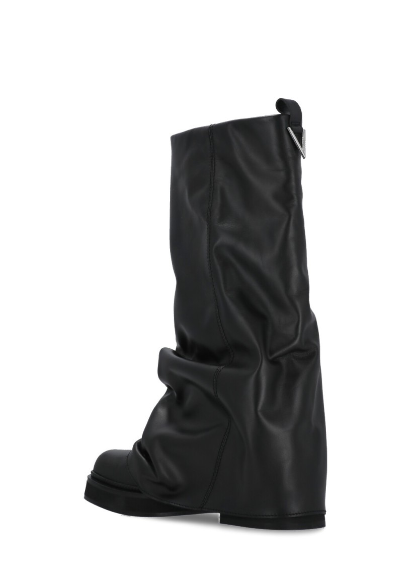 Attico 'robin' Black Boots With Square Toe And Logo Plaque On The Rear In Black