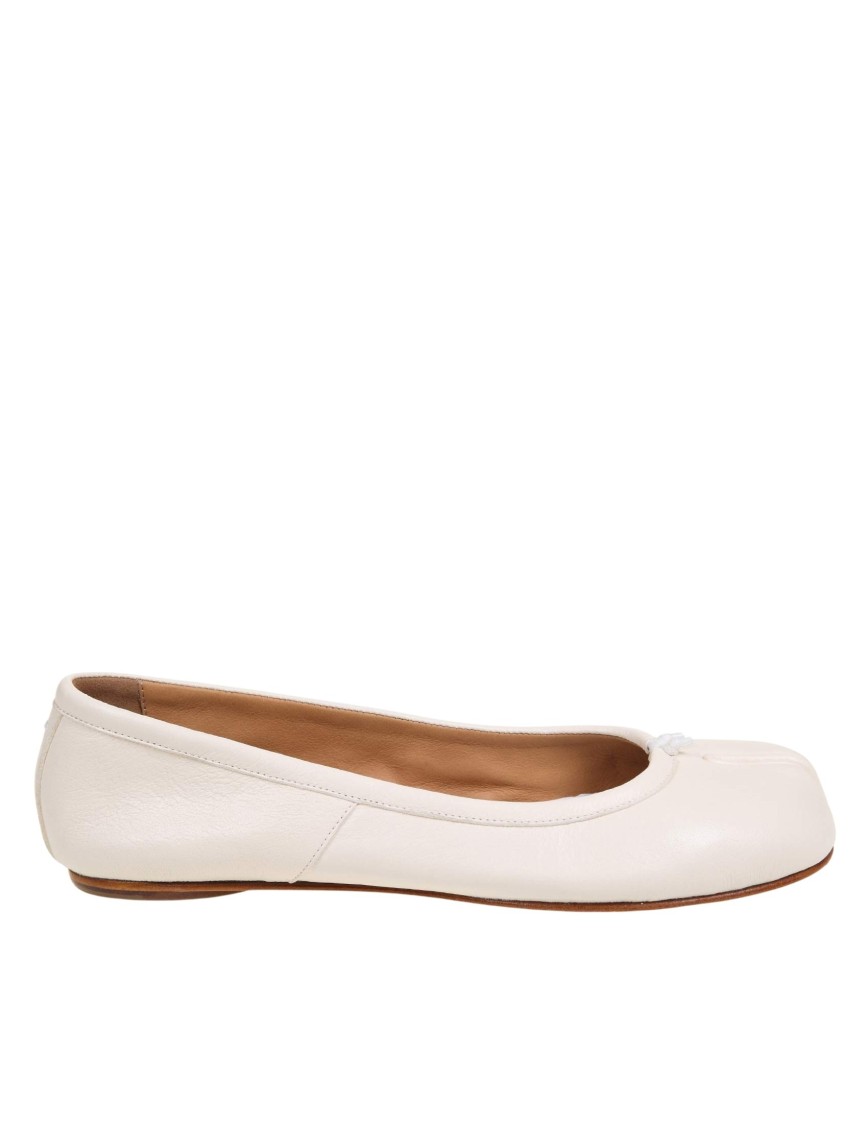 Shop Maison Margiela Milk Leather Tabi Ballerina In Neutrals