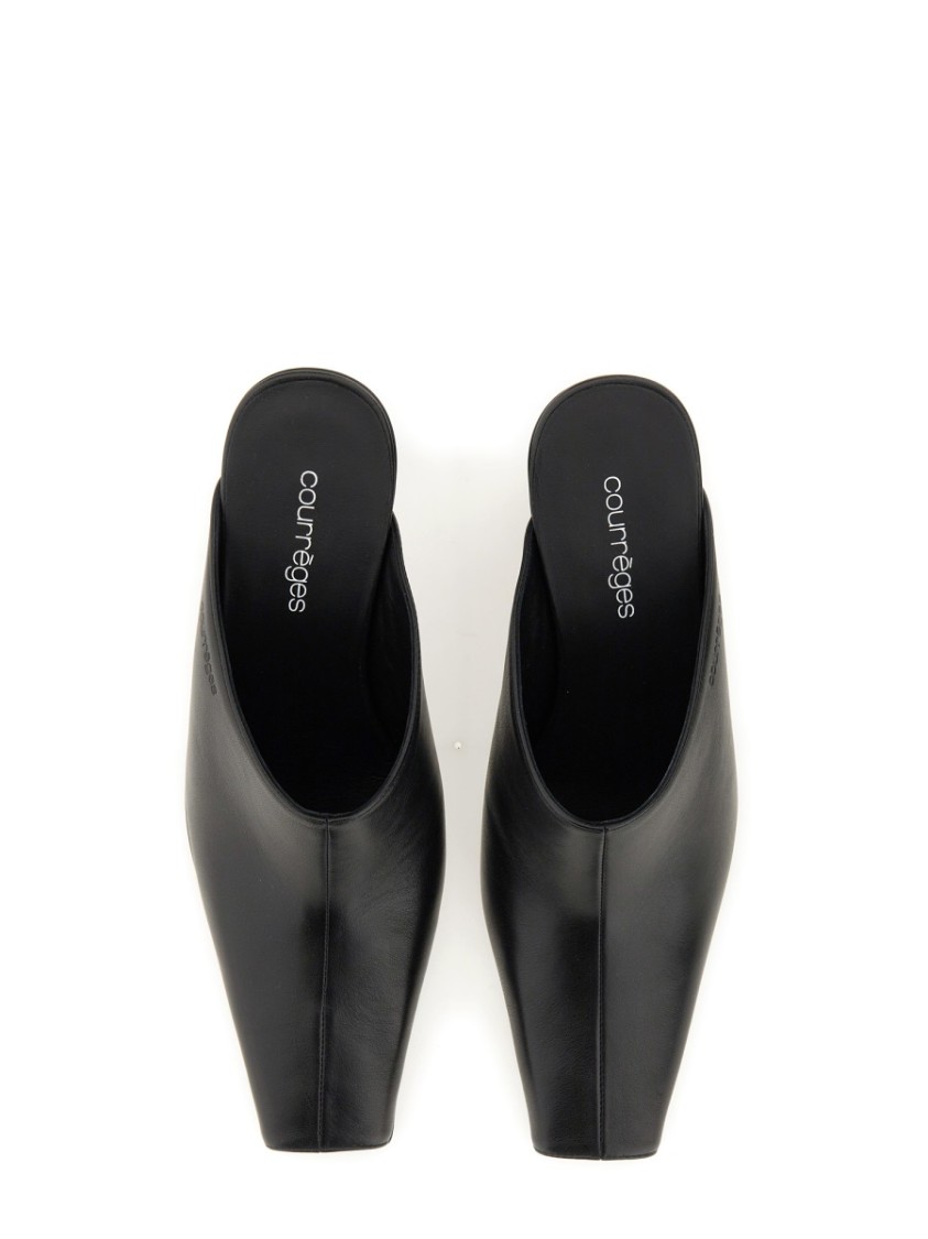 COURRÈGES COURRÈGES POINTED TOE MULES IN SMOOTH LEATHER