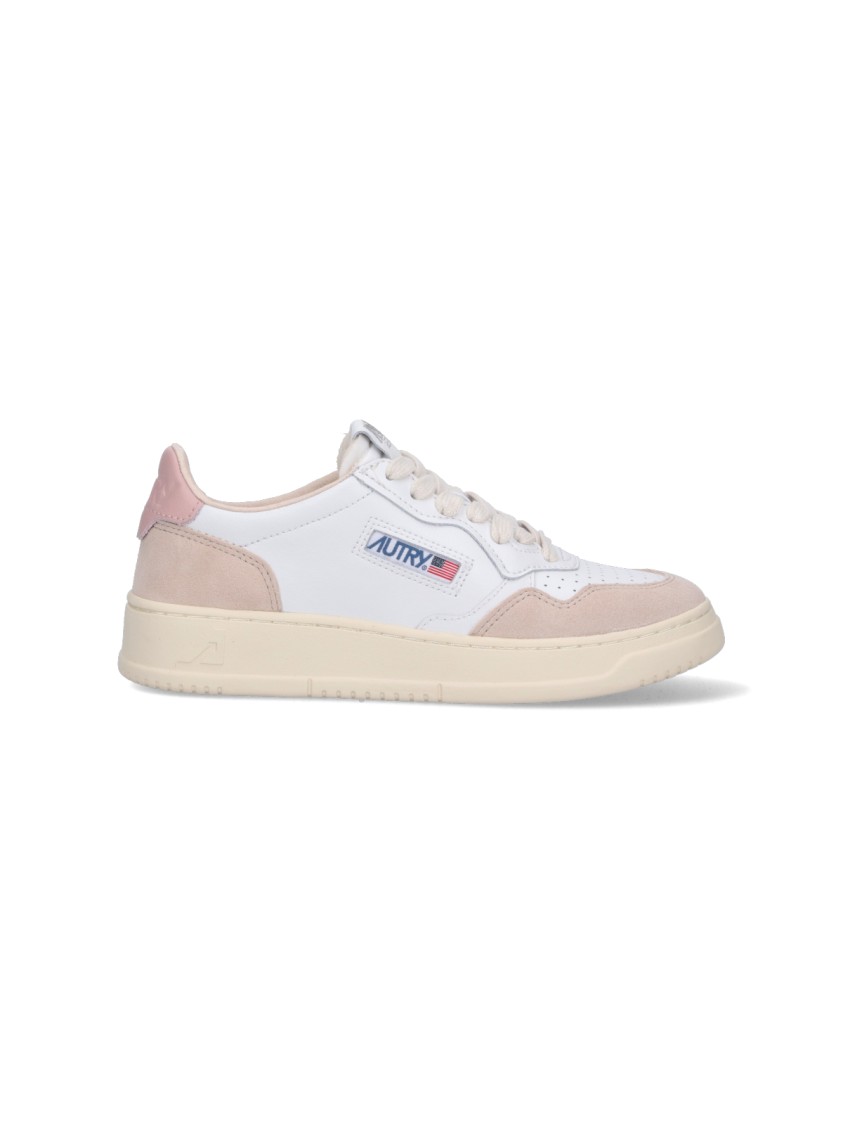 Shop Autry Medalist 01 Low Sneakers – White
