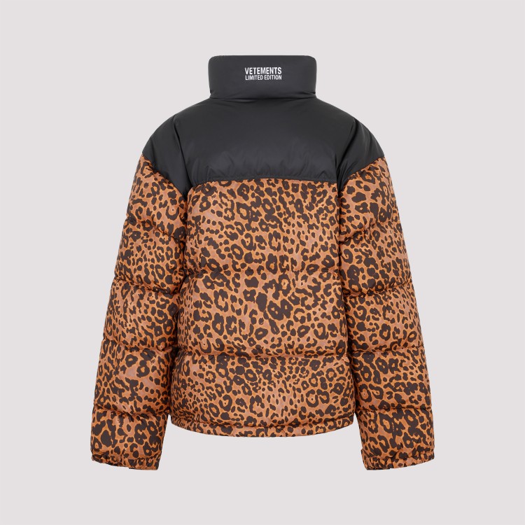 ダウンジャケット・コート VETEMENTS Vetements Leopard Logo Puffer Jacket UE54JA120L_Leopard_01.jpg?