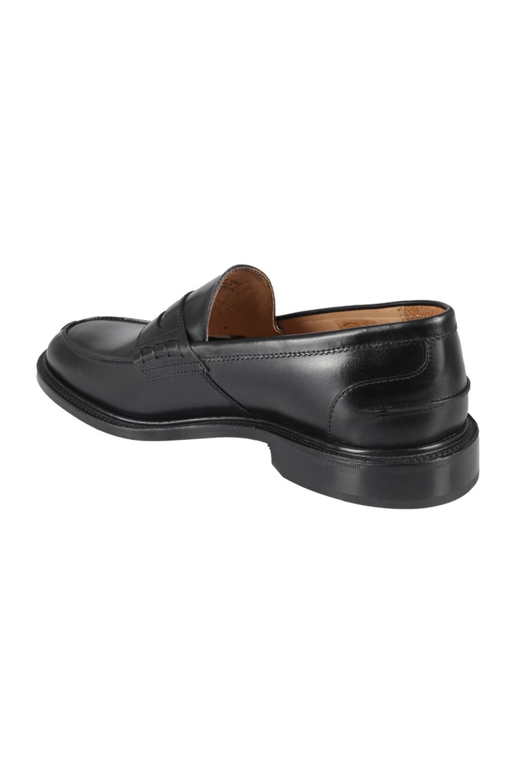 Tricker's Black Leather Moccasin With Pointed Toe Design In Black