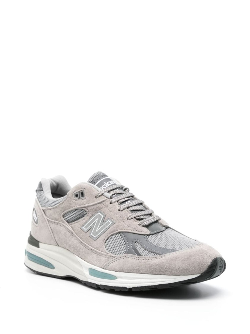 New Balance Versatile Grey Sneakers With Suede In White