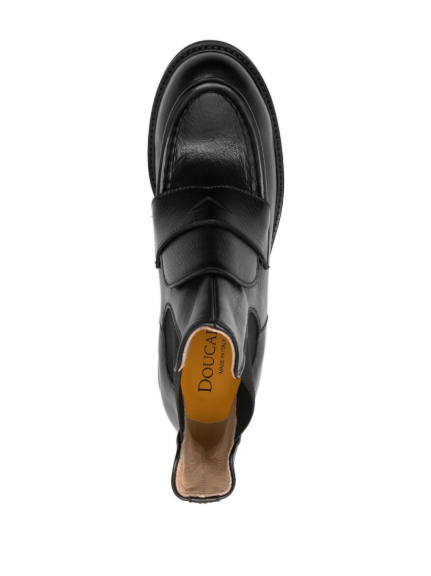 Doucal's Closed Ankle Boots With Elastic Side Panels In Black