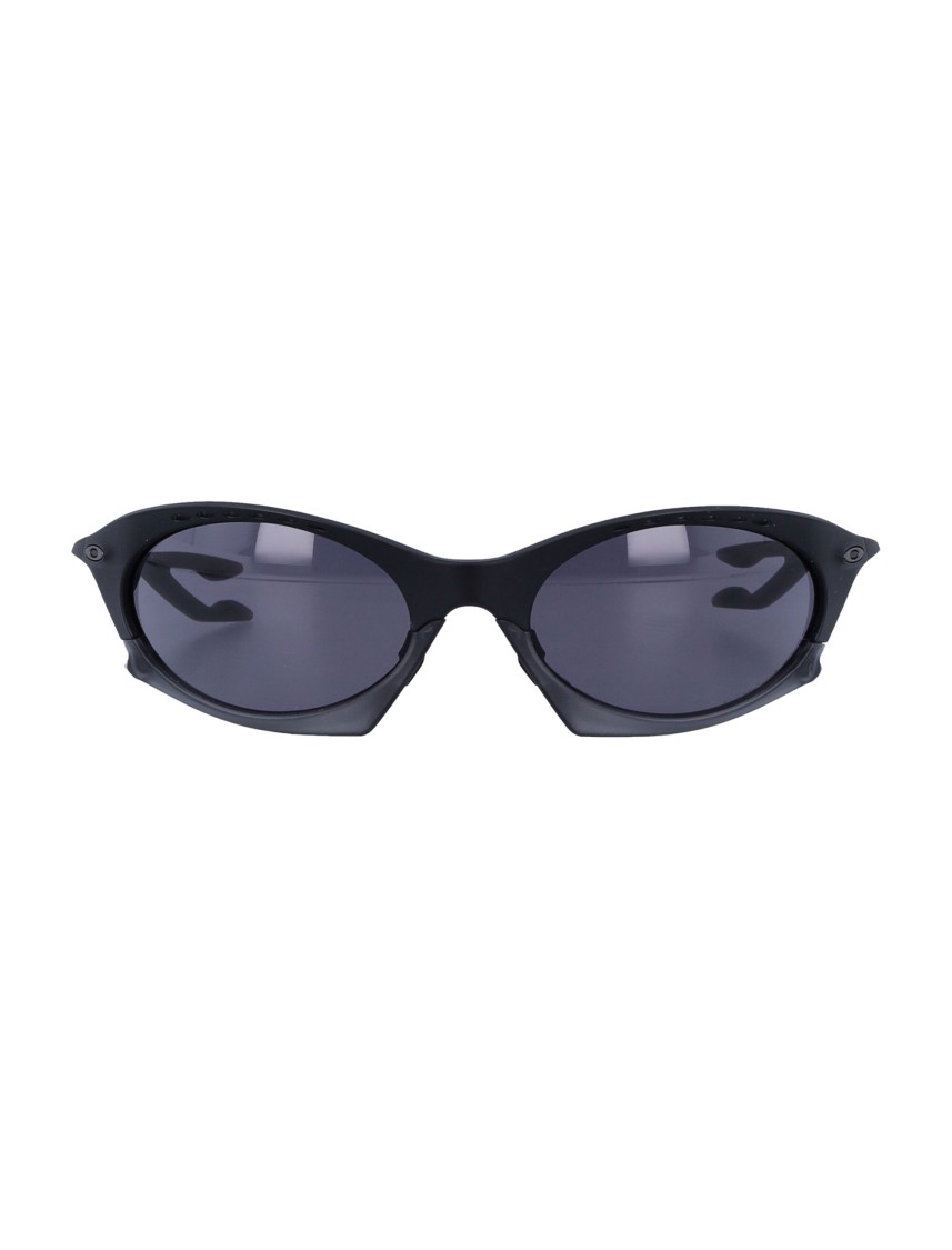Oakley Cat-eye Frame Sunglasses With Mirror Lenses In Gray