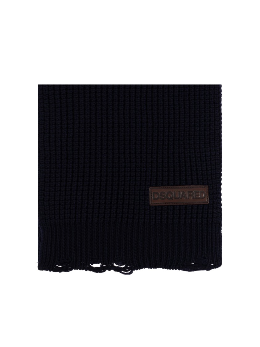 Dsquared2 Logo Patch Knit Wool Scarf In Black